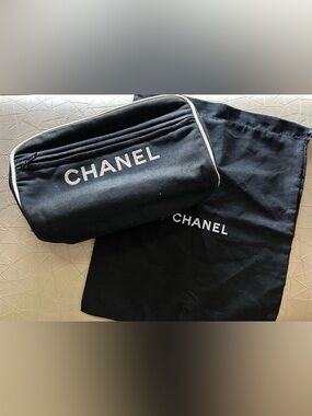 Chanel Vintage Cosmetic Bag/Dustbag